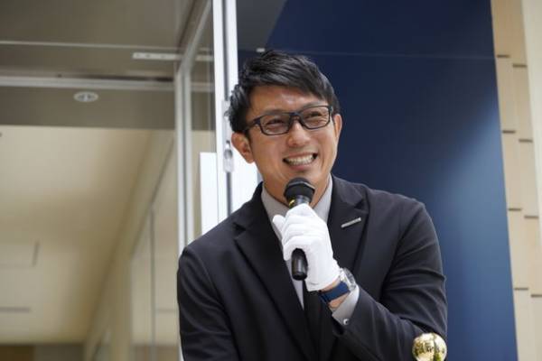 天神・西通りにゼニスブティックがグランドオープン！プロ野球選手の川崎 宗則さんが登場！グランドオープンを記念して店舗前でテープカット披露！「ゼニス ブティック福岡グランドオープニングセレモニー」