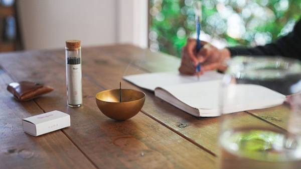 大人気「暮らし系」YouTuberが提案する、暮らしを楽しくする道具たち　新商品のお香「kumo」が2022年4月14日21時発売