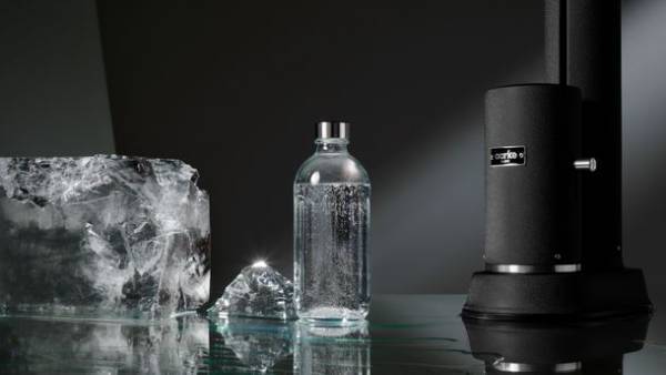 ストックホルム発のソーダサーバーブランド「アールケ」が新モデル「カーボネータープロ」を2色展開で発売