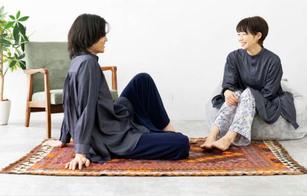 福岡の老舗プリーツ工場が、応援購入サービスMakuakeにて3回連続目標達成！1枚で様になる「見返りプリーツデニムシャツ」が誕生