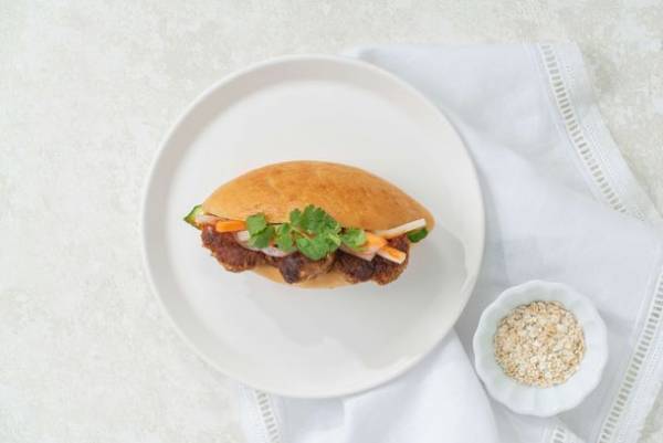 注目が集まる“オーツ麦”の魅力に触れる　カルビー後援の『Have more Oats!オーツ麦フェア in Omotesando』　2022年4月15日(金)～5月13日(金)まで、表参道5店舗で開催