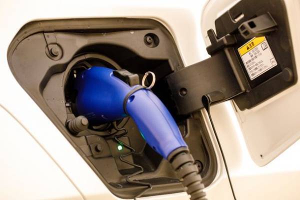 プレミアムEV Car　ポルシェタイカン乗り放題！北海道・上士幌町のカミシホロホテルで「カミシホロホテルカーシェアプラン」を予約開始