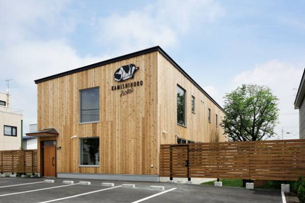 プレミアムEV Car　ポルシェタイカン乗り放題！北海道・上士幌町のカミシホロホテルで「カミシホロホテルカーシェアプラン」を予約開始