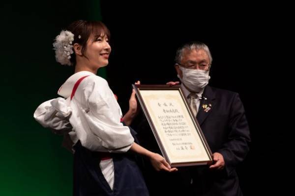 「書道パフォーマンス甲子園」の大会アンバサダーに書道家・アーティストとして活躍中の“青柳 美扇氏”が就任！