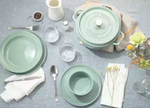 仏鋳物ホーロー鍋ストウブ　新色「シフォンローズ」が世界に先駆け日本で発売