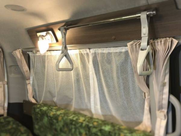 広島電鉄車両5100形の“紅葉柄のシート”を内装に配置したキャンピングカー『プラスMR5100』、4/23～販売開始＠ ＋ONEDER吉島