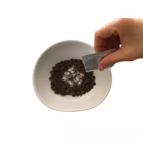 歯みがき嫌いのワンちゃんネコちゃんに！ごはんにかけるだけの簡単口臭ケア「ペットハピネス口腔ケアサプリ」が4月11日に新発売