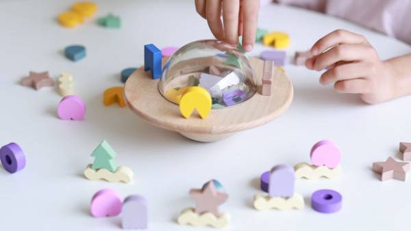 新商品発表！こどもも大人も盛り上がる、可愛い木のUFO型バランスゲーム