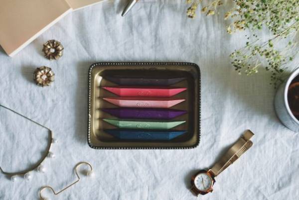 環境への新たな取り組み、4月22日「アースデイ」にスタート　～役目を終えたコスメをクレヨンに！エコポイント制の全店導入も～