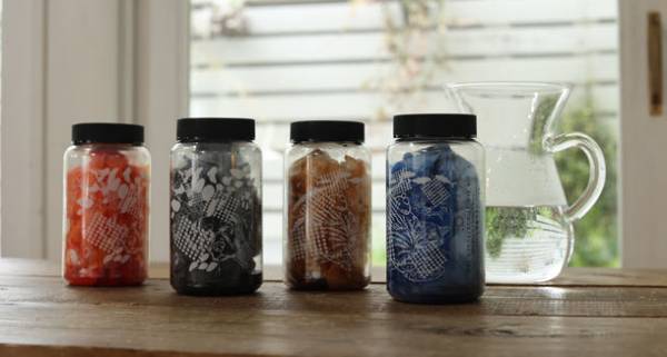 猫や犬のモチーフが浮き出る、ハンカチのタイダイ染めキットを発売！売上の一部を動物保護活動に寄付