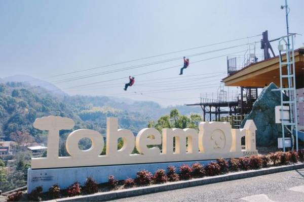 木造モニュメントで地域や施設のSNS発信力アップ！3D木造パブリックサイン「モクロゴ」がとべ動物園に設置されました