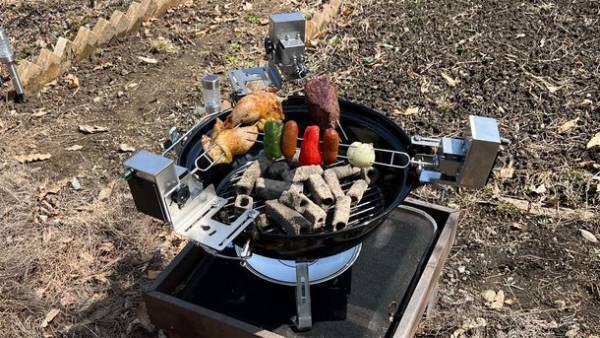 設置が簡単な手のひらサイズの回転バーベキュー串「ローリングー！」がMakuakeにて2022年4月13日より登場