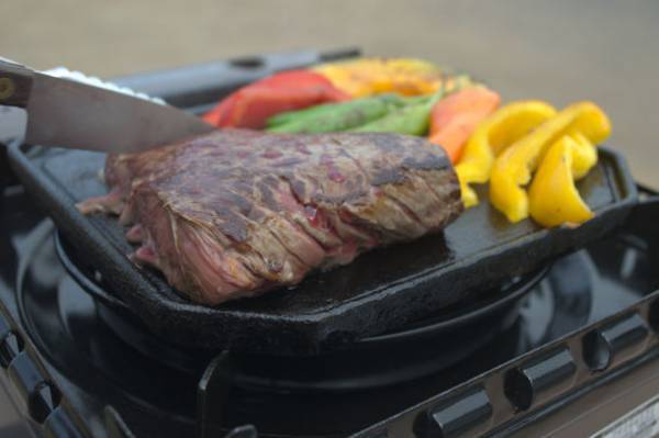 創業74年の鋳物メーカーがMakuakeにて「梅鋳鉄板」を4月17日(日)に発売！公開初日で目標を216％達成