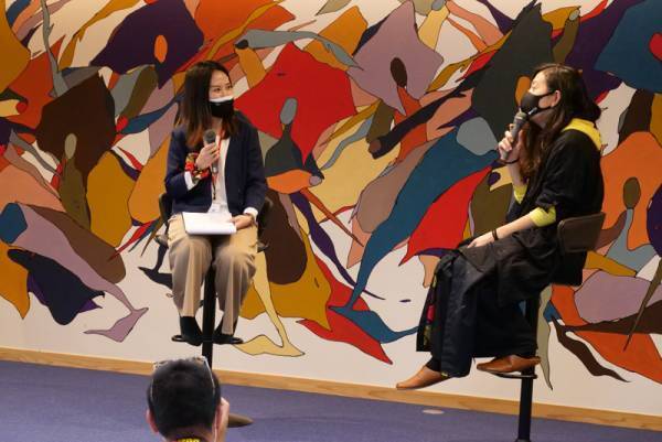 多久インキュベーションセンター開所お披露目イベントを開催画家・現代アーティスト 冨永ボンド氏 初となる屋内ウォールアート解禁天山多久温泉TAQUA に初となる、アートも楽しめるオフィスが開所