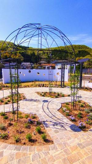 全国初！※温泉街で花に囲まれてピクニックできる！「湯の華ガーデン」が岡山・湯郷温泉に誕生！