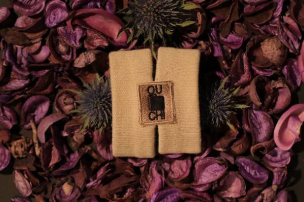 日本人にもおすすめ、イギリス発の大ヒット花粉症グッズ「キューチーアームバンド」の反響について公開