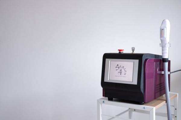 1台5役で人気のアンチエイジング脱毛機「Season4脱毛機」からセルフ脱毛用マシン『Season4脱毛機 Self』が発売！