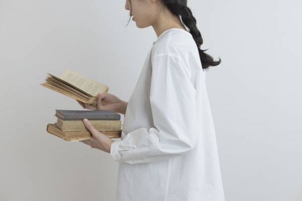 小さなカフェの店主がプロデュースし立ち上げた新アパレルブランド「日々に寄り添うhibi no Fuku(ヒビノフク)」「はたらくこと」×「ファッション」を融合　2022年4月23日(土)販売開始