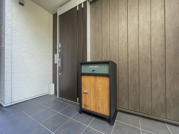 アメリカンテイストな家にぴったりの宅配ボックス『LUNO』が3月より販売開始