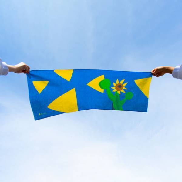 TVドラマでも起用されたD2Cブランド“TRINITYISM”が、ウクライナ人道支援のためのチャリティーグッズを発売