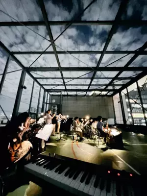 正則学園高等学校の花いけ男子部×ビッグバンド部が共演　12月23日より如水会館で4日間限定のパフォーマンスを披露！