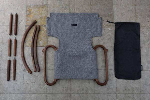 家と外で美しく機能的なアウトドアブランド「IKIKI」　ゆったり座れる幅広サイズながらコンパクトに運べる、木製チェア「IKIKIグランドチェア」を発売