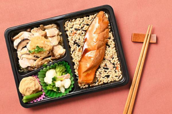 1食あたり70g以上のたんぱく質が摂れる「低糖質高たんぱく弁当」を販売開始！