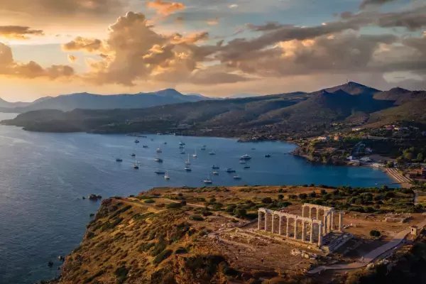 写真集『いつかは訪れたい 美しき世界の寺院・神殿』発売中！