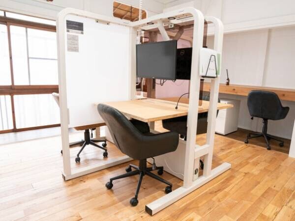 鉄工所がメーカーを目指して作ったオフィス家具「KAKINE」のショールームをコワーキングスペース「シンマチ」に設置！
