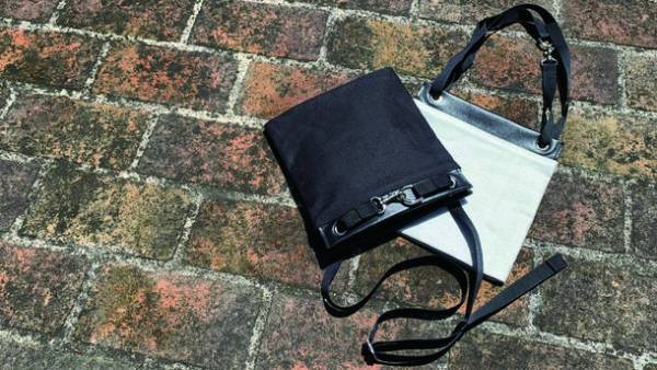 レザー×リネンを使用した絶妙な風合いのサコッシュ、3色展開でオンラインストアにて5月16日に発売！