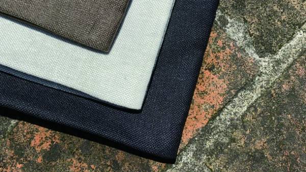 レザー×リネンを使用した絶妙な風合いのサコッシュ、3色展開でオンラインストアにて5月16日に発売！