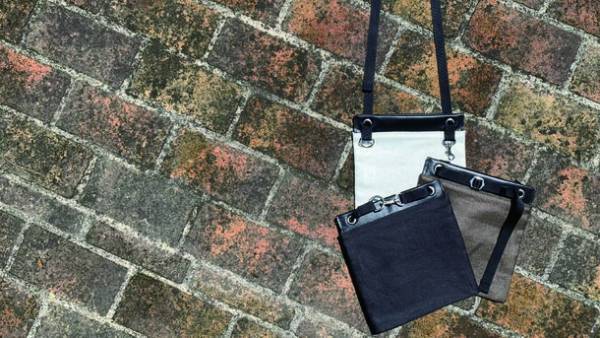 レザー×リネンを使用した絶妙な風合いのサコッシュ、3色展開でオンラインストアにて5月16日に発売！