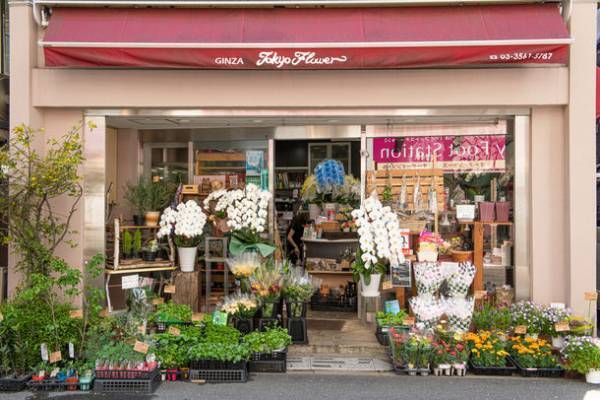 コロナ禍3年目の母の日に心も懐もあたたかくなる？！花束が登場　“母への愛・感謝・夢かなう”の花言葉を持つ花と夢の宝くじがセットになった「おカアね～しょん」 5月6日(金)～8日(日)期間限定販売　サンキュー価格　3,900円(税込)