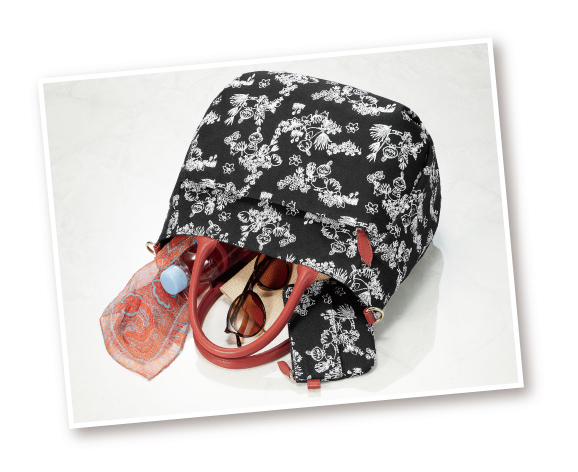 リトルミイが総刺繍で描かれたオリジナルデザインの２WAY バッグ「 リトルミイ ムーミン谷のお花畑」総刺繍の２WAY バッグ＆ポーチ新発売