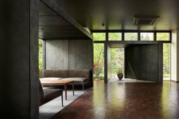 世界的に活躍する現代美術家・柳幸典氏と京都の老舗旅館がコラボレーション　「現代アートの中に泊まれる」140平米の客室が4月28日にオープン