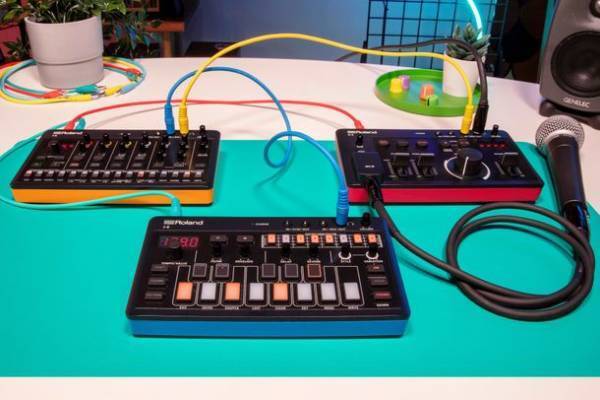 本格的なエレクトロニック・ミュージックを気軽に楽しめる小型電子楽器『AIRA Compact』の3機種を発売