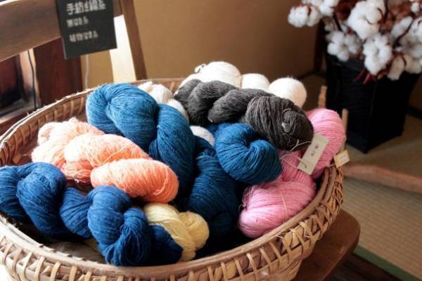 “手紡ぎ、自然染色、手織り”の希少な織物「Shokuの布」から眠りを新しくするオリジナルプロダクト「枕・枕用コットンカバー」がMakuakeにて5月17日(火)発売