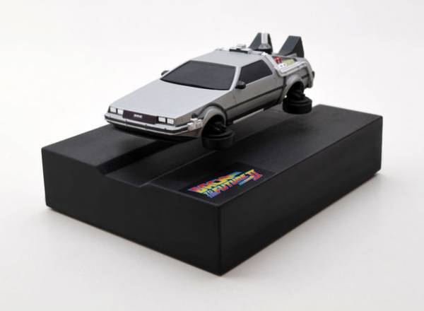 フローティングモデル／バック・トゥ・ザ・フューチャーPartII デロリアン・タイムマシーンのフィギュアが8月に発売予定