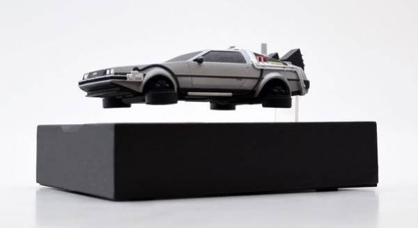 フローティングモデル／バック・トゥ・ザ・フューチャーPartII デロリアン・タイムマシーンのフィギュアが8月に発売予定