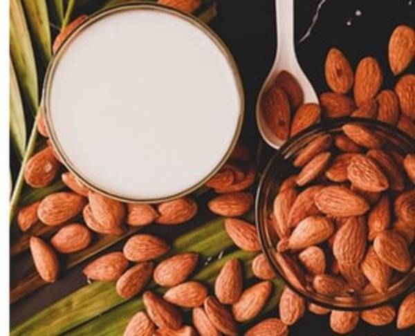 5月30日はアーモンドミルクの日認知率は85％! 女性のふたりに1人がアーモンドミルクを飲む時代に　健康効果で選ばれる一方、アーモンドミルクに関する間違った認識を持つ人も多いことが判明