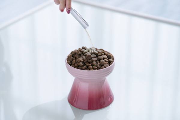 有機JAS認定の原料だけを使用したペットサプリ「hugmee」が2022年5月12日(木)に販売開始