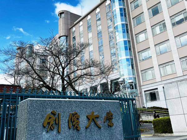 ネットワーク収録システム「Spider Rec」　学習動画共有プラットフォーム「CLEVAS」を創価大学に納入　15教室の講義を全自動で収録可能に　学習成果を可視化するプラットフォームとして活用