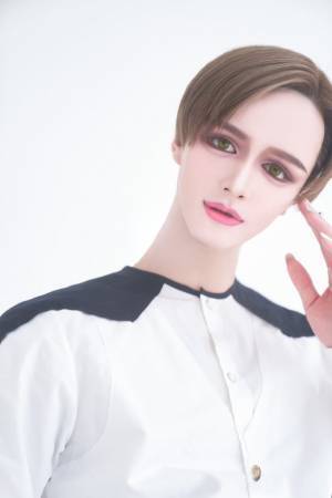 UHA味覚糖『塩あずきもち』新CM　美容男子Mattさんが、あずきまみれに！合成なし！リアルにハマって演技に挑戦！