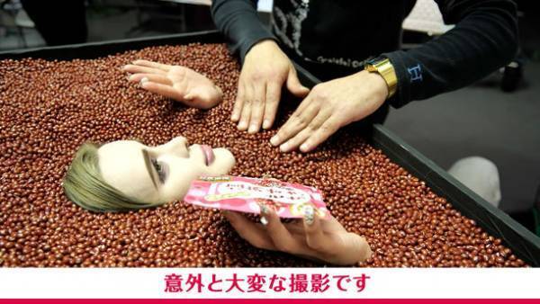 UHA味覚糖『塩あずきもち』新CM　美容男子Mattさんが、あずきまみれに！合成なし！リアルにハマって演技に挑戦！