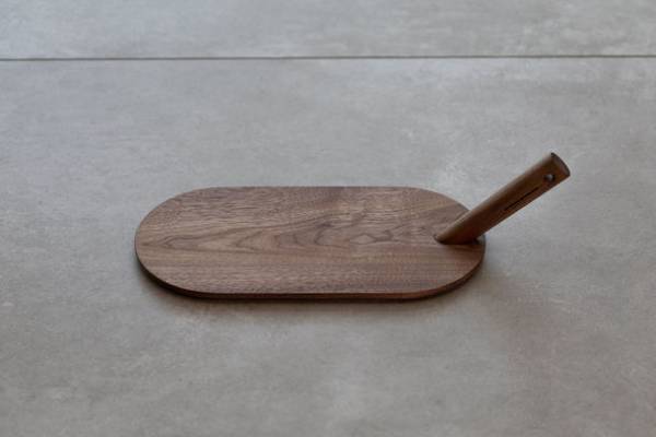 家と外で美しく機能的なアウトドアブランド「IKIKI」　着脱可能なハンドル構造で使いやすく、料理をおいしく演出する「IKIKIカッティングボード」を発売