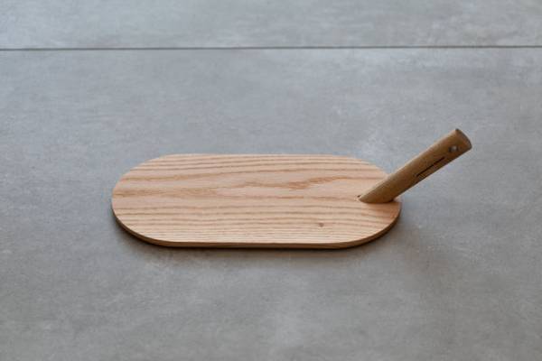 家と外で美しく機能的なアウトドアブランド「IKIKI」　着脱可能なハンドル構造で使いやすく、料理をおいしく演出する「IKIKIカッティングボード」を発売