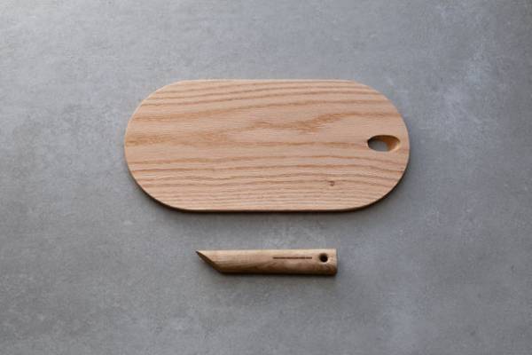 家と外で美しく機能的なアウトドアブランド「IKIKI」　着脱可能なハンドル構造で使いやすく、料理をおいしく演出する「IKIKIカッティングボード」を発売