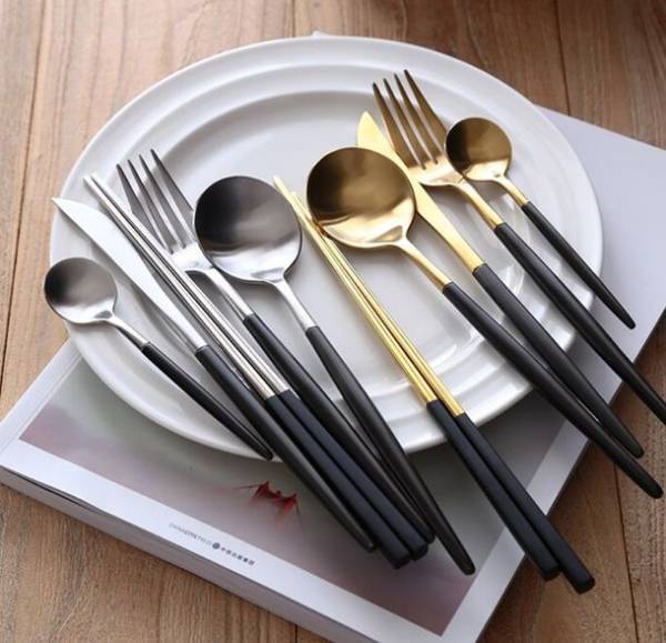 Qoo10人気「レトルトカレー」レビュー数ランキング　スパイスに凝ったご当地系レトルトカレーが人気！