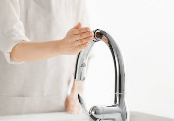 業界初のタッチレス蛇口一体型浄水器「LC」が世界3大デザイン賞の内2つを受賞