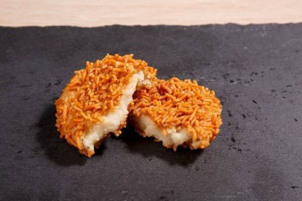 おやつカンパニー×あらかわ遊園フーズのコラボ商品「もんじゃポテコロ」が発売2ヶ月で5,372個販売を達成！